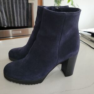 La Canadienne Myranda Waterprood ankle boots in navy suede Size 8 Zipper
